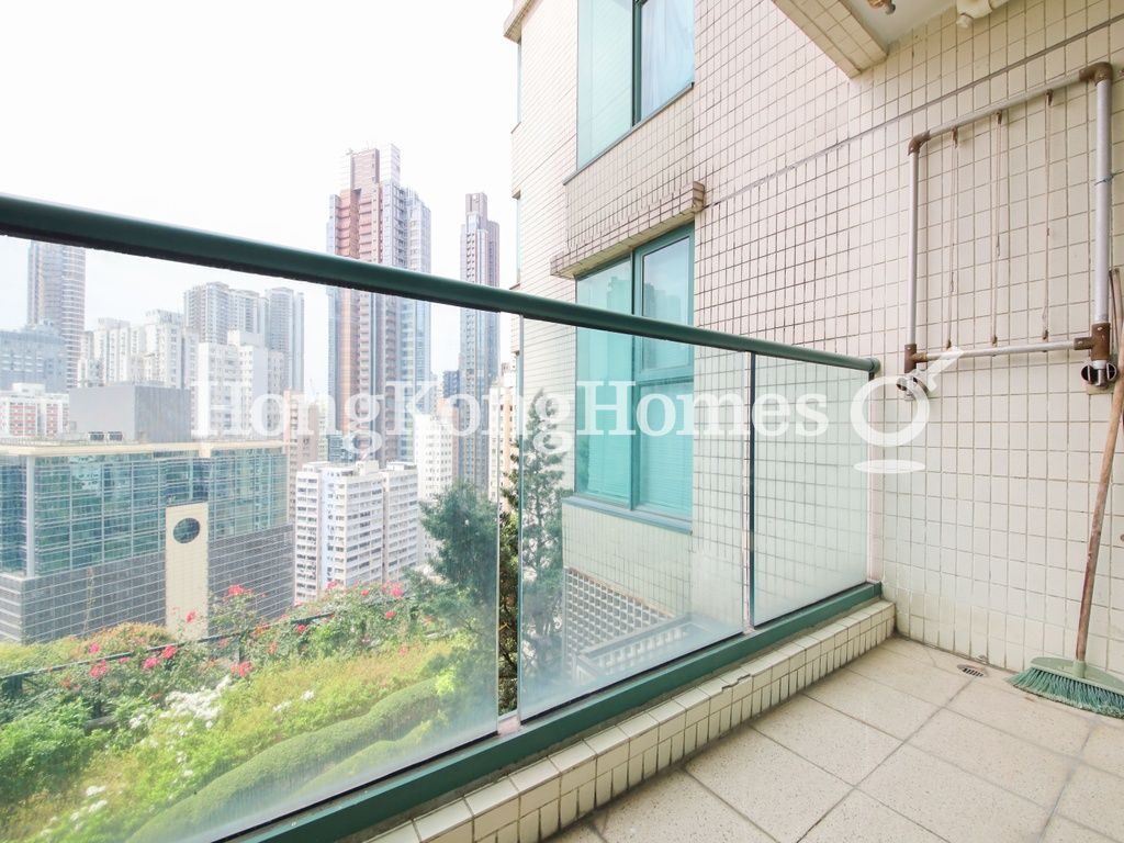 Balcony off Living and Dining Room — 翰林軒 01座，薄扶林