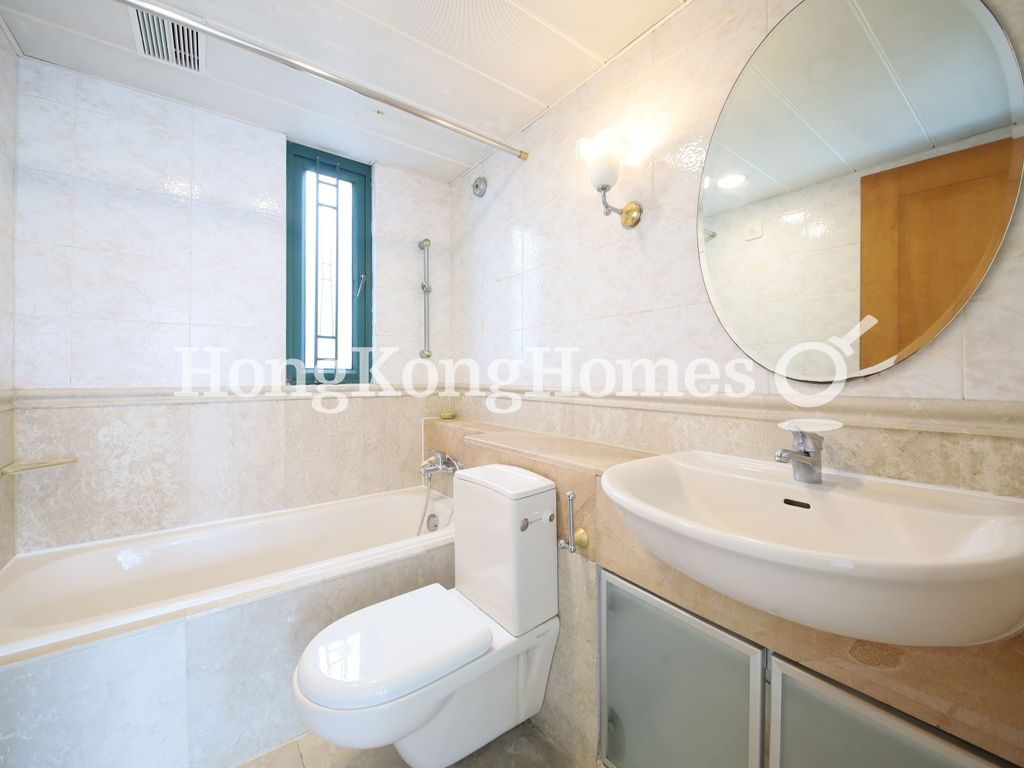 Master Bathroom — 翰林軒 01座，薄扶林