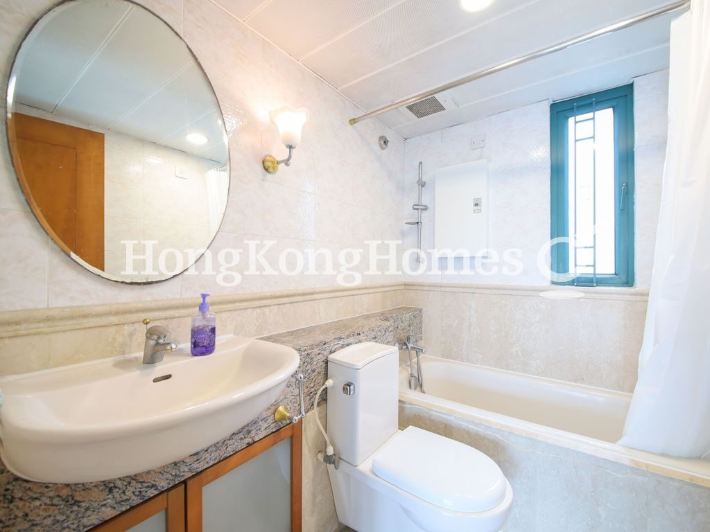 Guest Bathroom — 翰林軒 01座，薄扶林