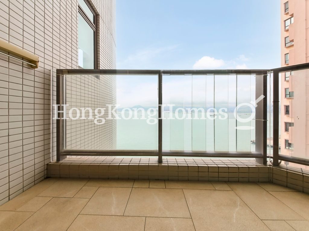Balcony off Living and Dining Room — 傲翔灣畔，西環堅尼地城