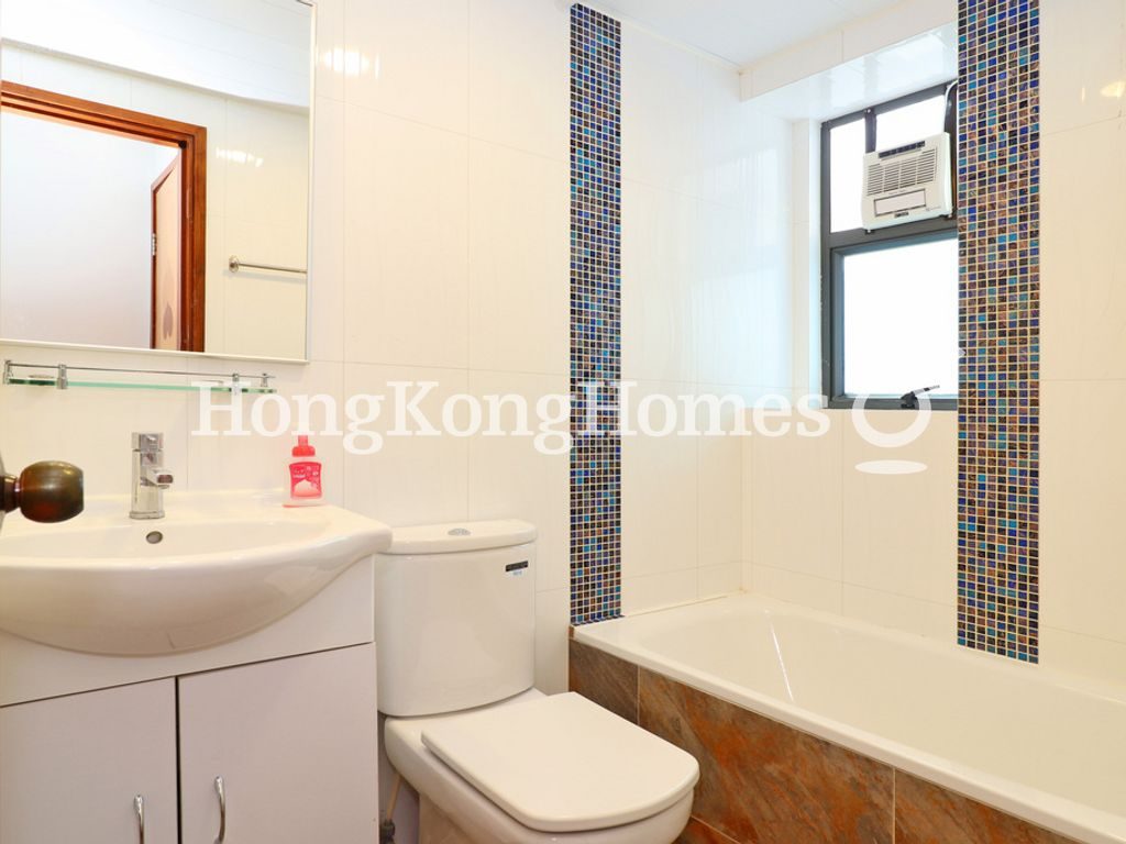 Master Bathroom — Winsome Park, Mid-levels West