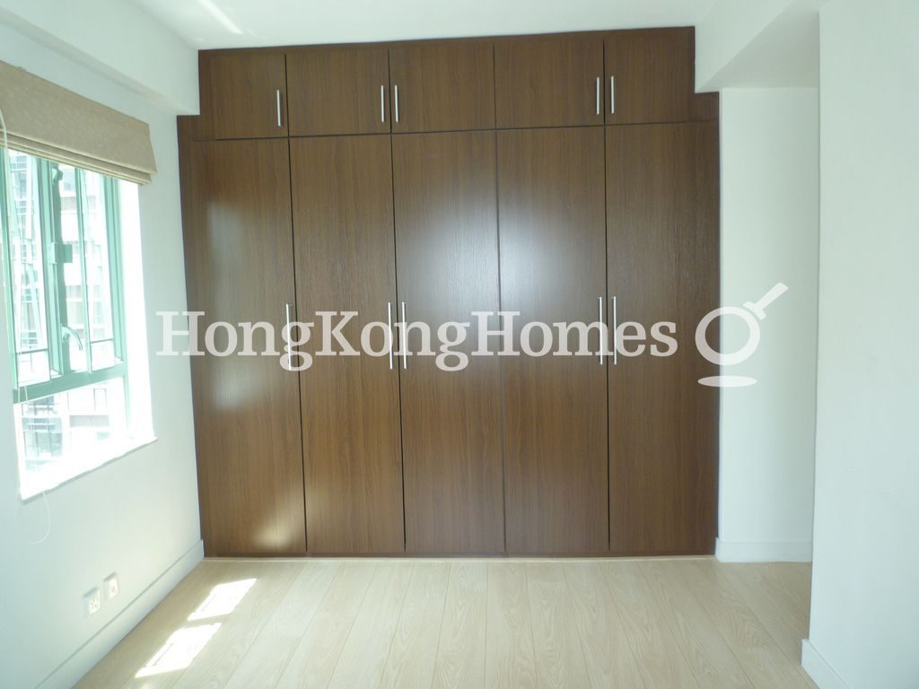 Built-in Wardrobe in Master Bedroom — Goldwin Heights, Mid-levels West