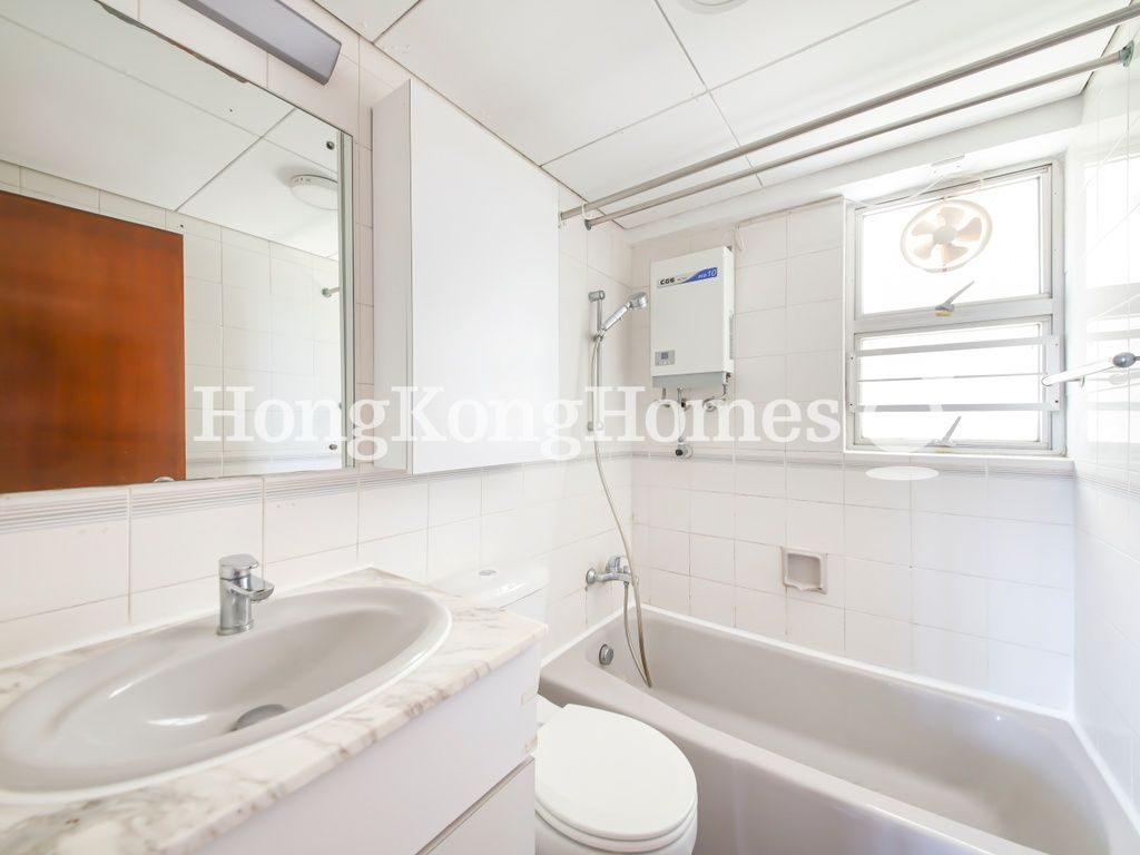 Guest Bathroom — 海怡半島 03期, 22座, 美華閣，鴨脷洲