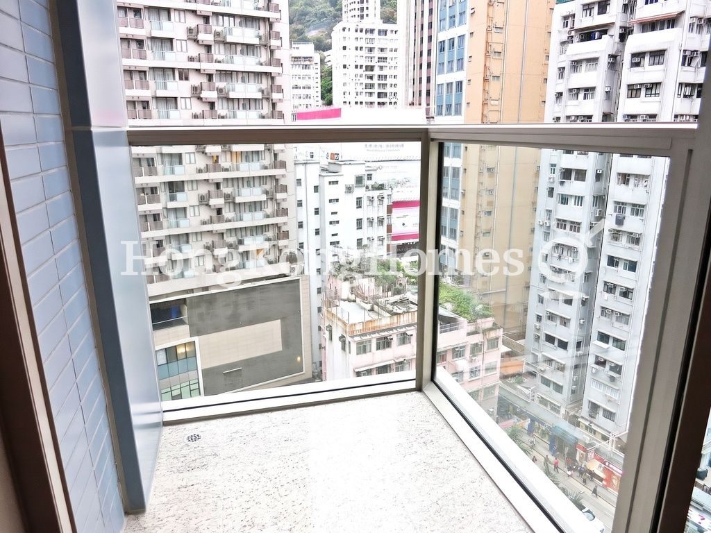 Balcony off Living and Dining Room — 囍匯 - 第1期- 第5座，灣仔