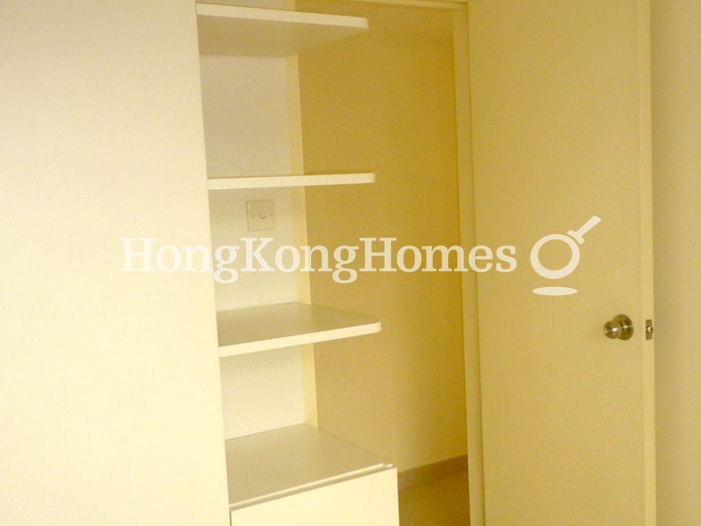 Built-in Wardrobe in Second Bedroom — 麗豪閣 - B座，西半山