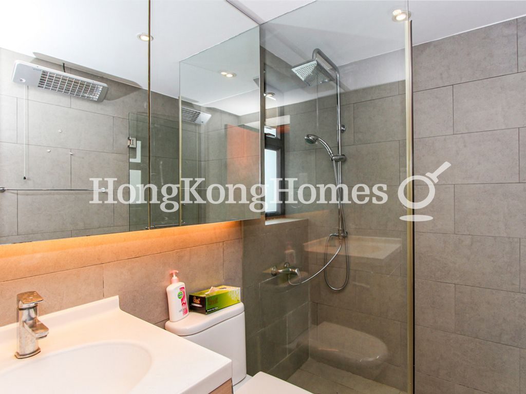 Guest Bathroom — Winsome Park, Mid-levels West