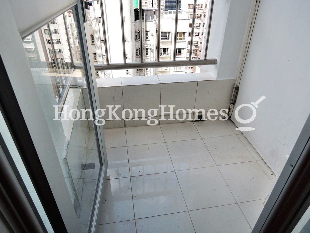 Balcony off Living and Dining Room — 日景閣，西半山