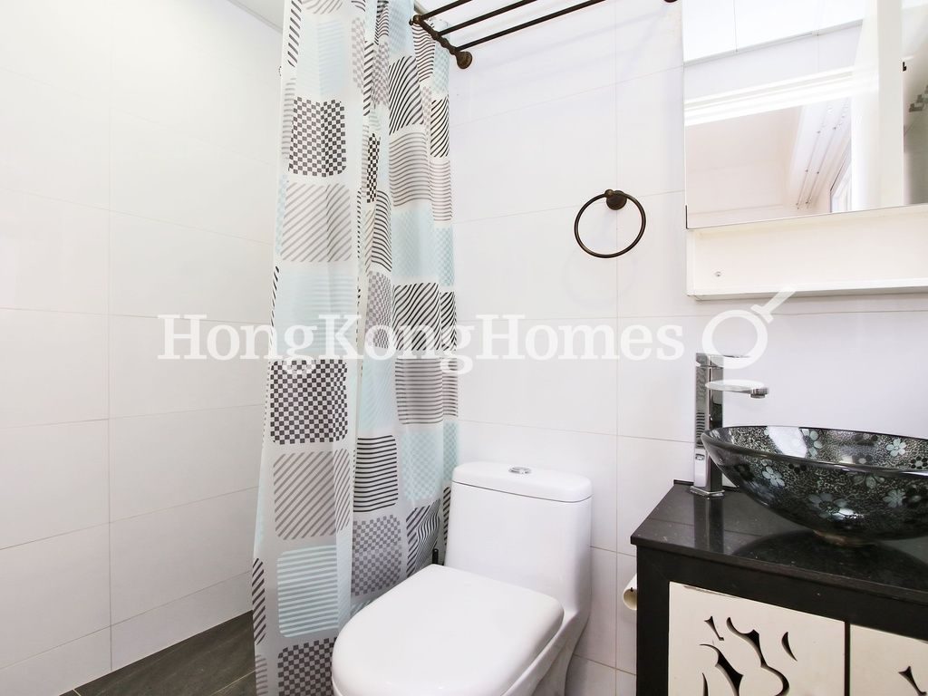 浴室 — 順興大廈，西環堅尼地城