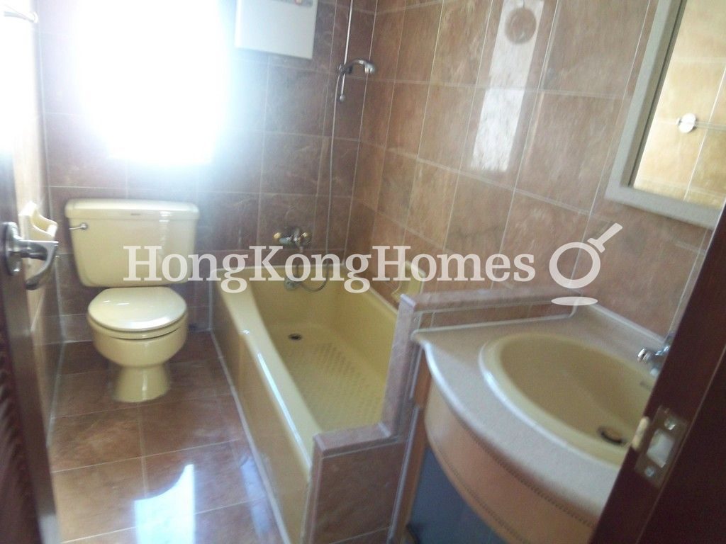 Guest Bathroom — 嘉蘭閣，跑馬地