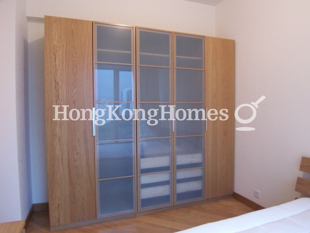 Built-in Wardrobe in Master Bedroom — Harbour Green - Block 01, Tai Kok Tsui