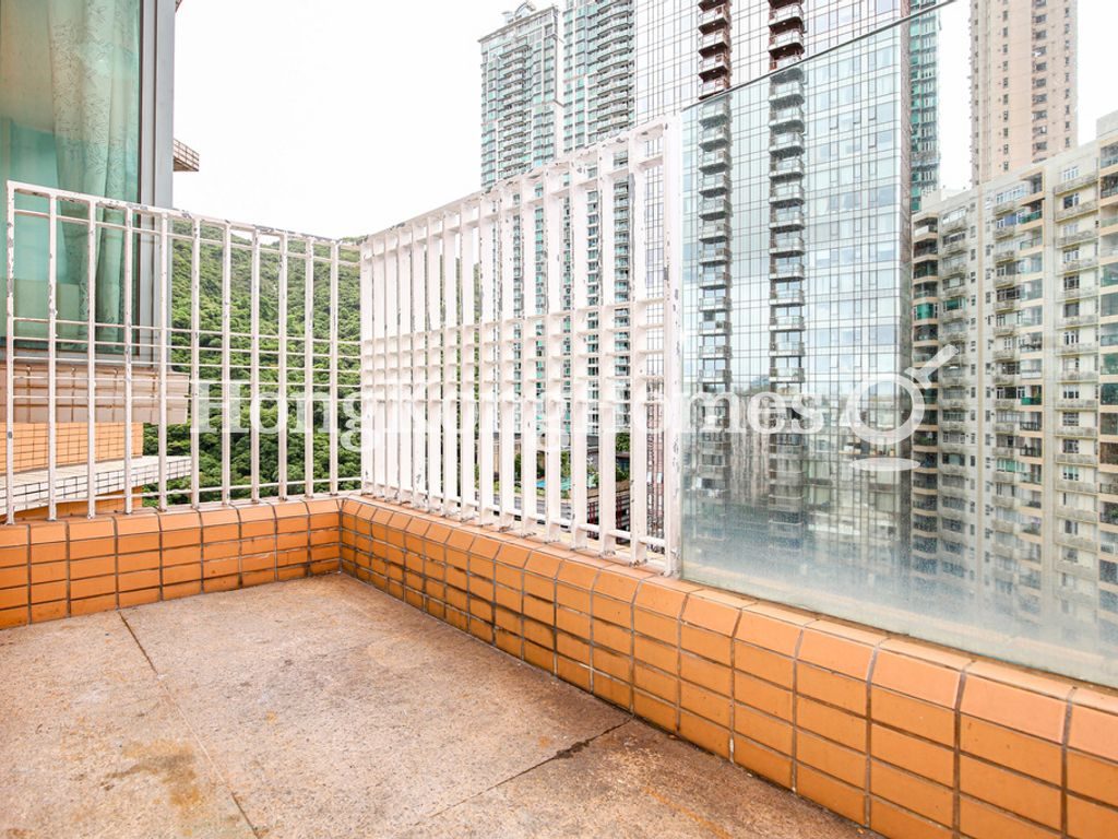 Balcony off Living and Dining Room — 渣甸豪庭，大坑
