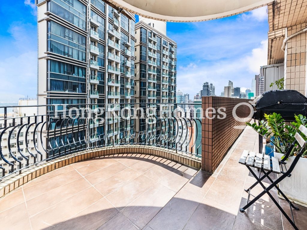Balcony off Living and Dining Room — 景輝大廈 B座，西半山