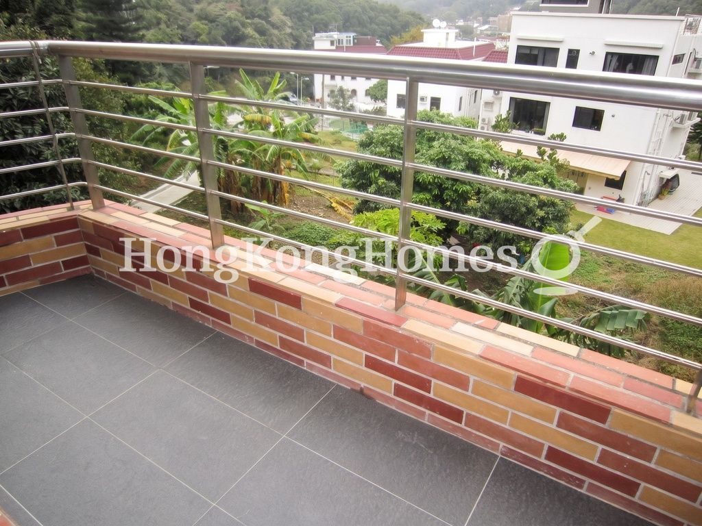 Balcony off Master Bedroom — 孟公屋 - 坑尾頂村，清水灣