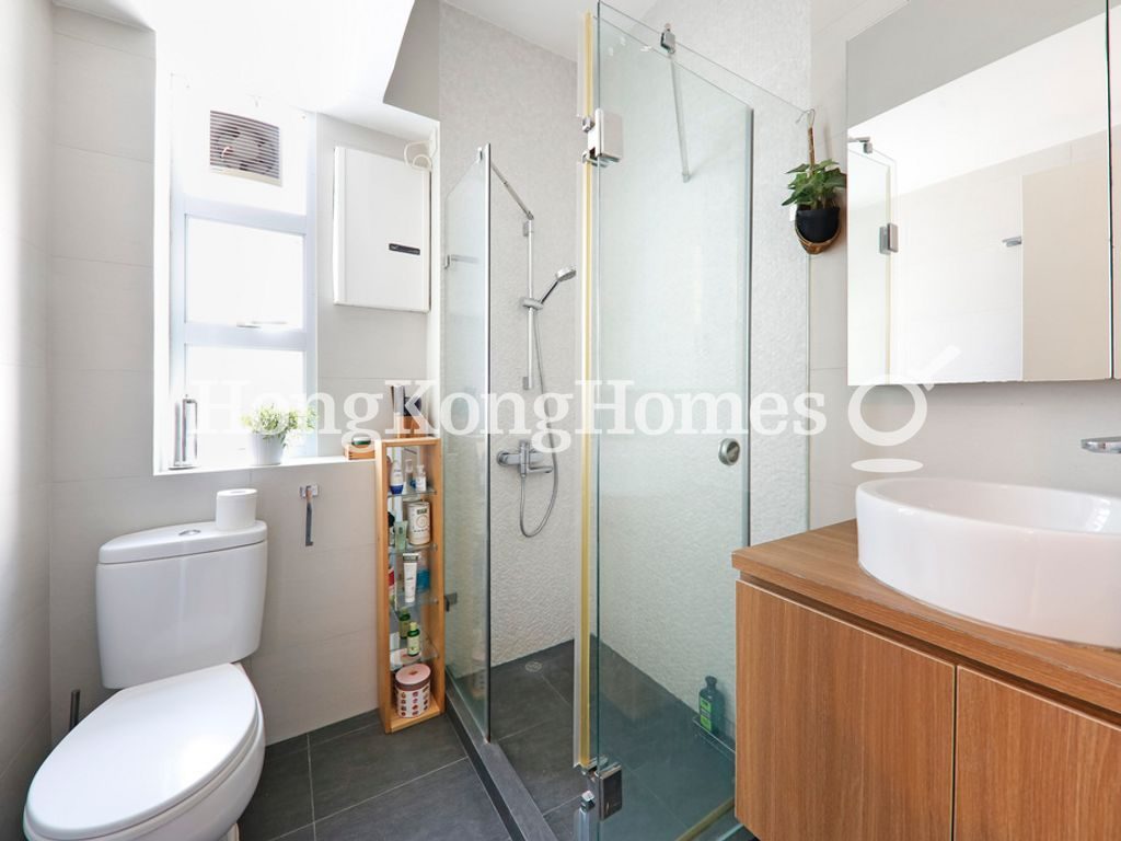 Guest Bathroom — Miramar Villa - Block East, Mid-levels East