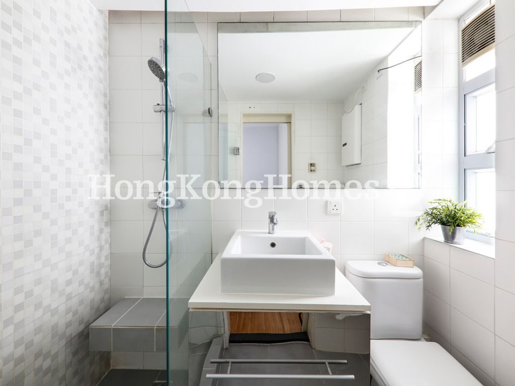 Master Bathroom — Miramar Villa - Block East, Mid-levels East