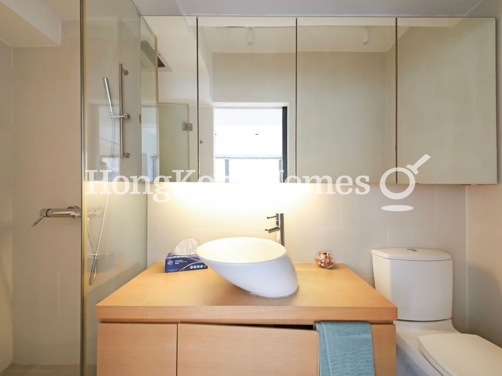 Second Ensuite Bathroom — 新中環大廈，中環