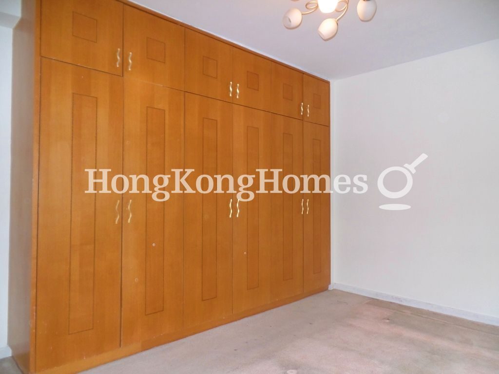 Built-in Wardrobe in Master Bedroom — 豐林閣 02座，北角半山