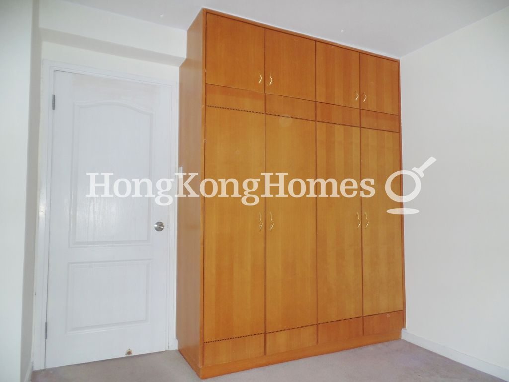 Built-in Wardrobe in Third Bedroom — 豐林閣 02座，北角半山