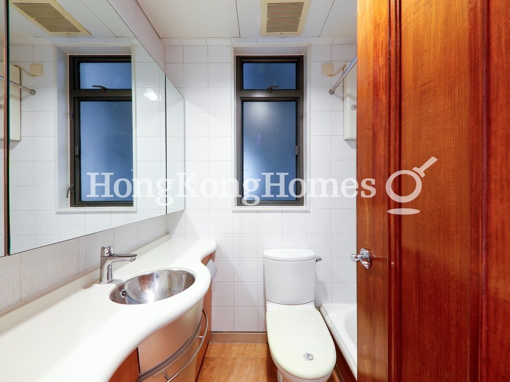 Guest Bathroom — 輝煌豪園，西半山