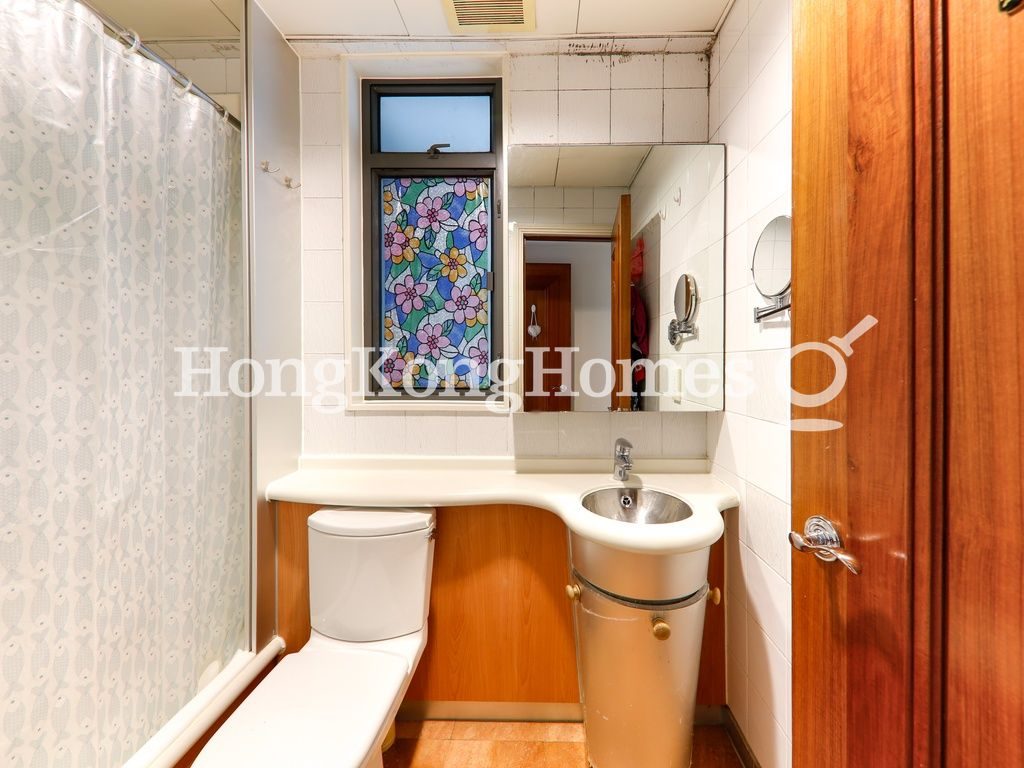 Master Bathroom — 輝煌豪園，西半山