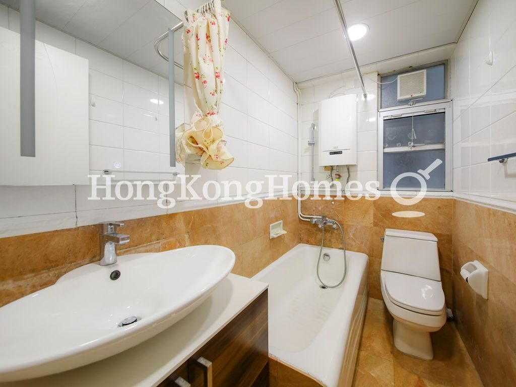 Master Bathroom — Phoenix Court - Block 04, Mid-levels East
