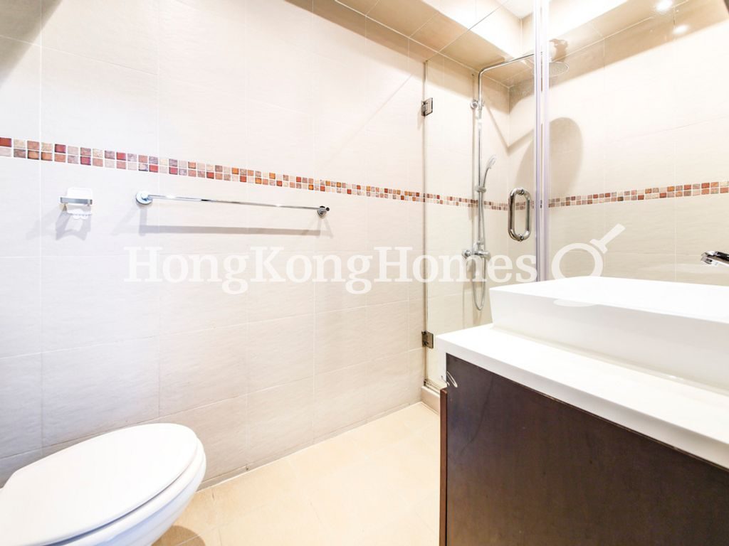 Guest Bathroom — 禮賢閣，西半山