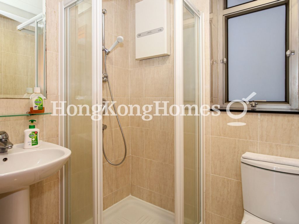 Guest Bathroom — Sorrento Tower - 6, Tsim Sha Tsui