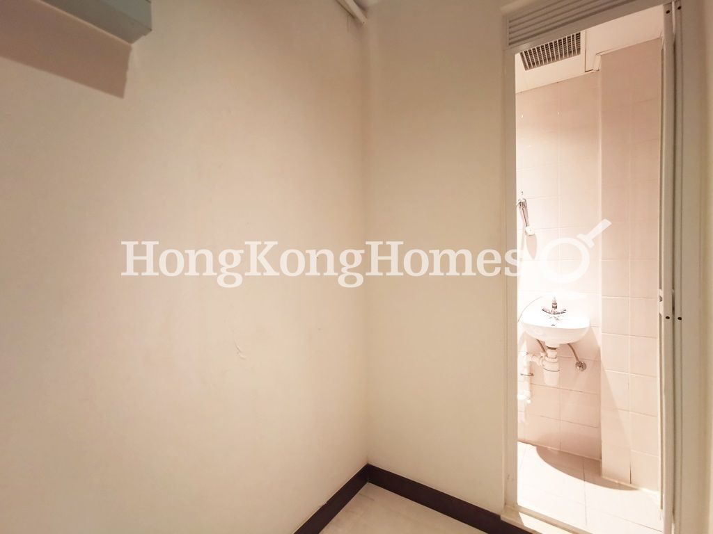 Maid's Room and Washroom — 御金‧國峰 - 第2座，油麻地