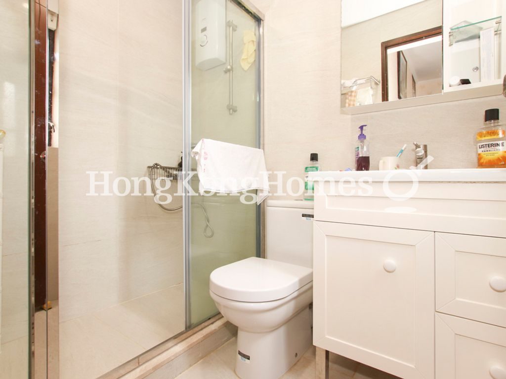 Master Bathroom — Wing Fook Court, Mid-levels Central
