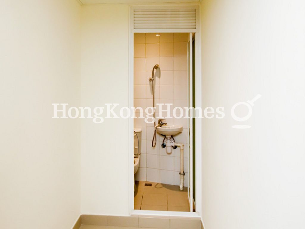 Maid's Room And Bathroom — 柏蔚山，北角