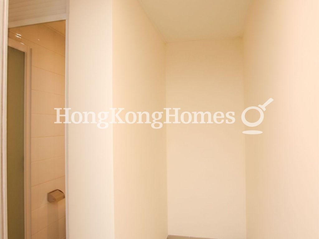 Maid's Room and Washroom — 柏蔚山，北角