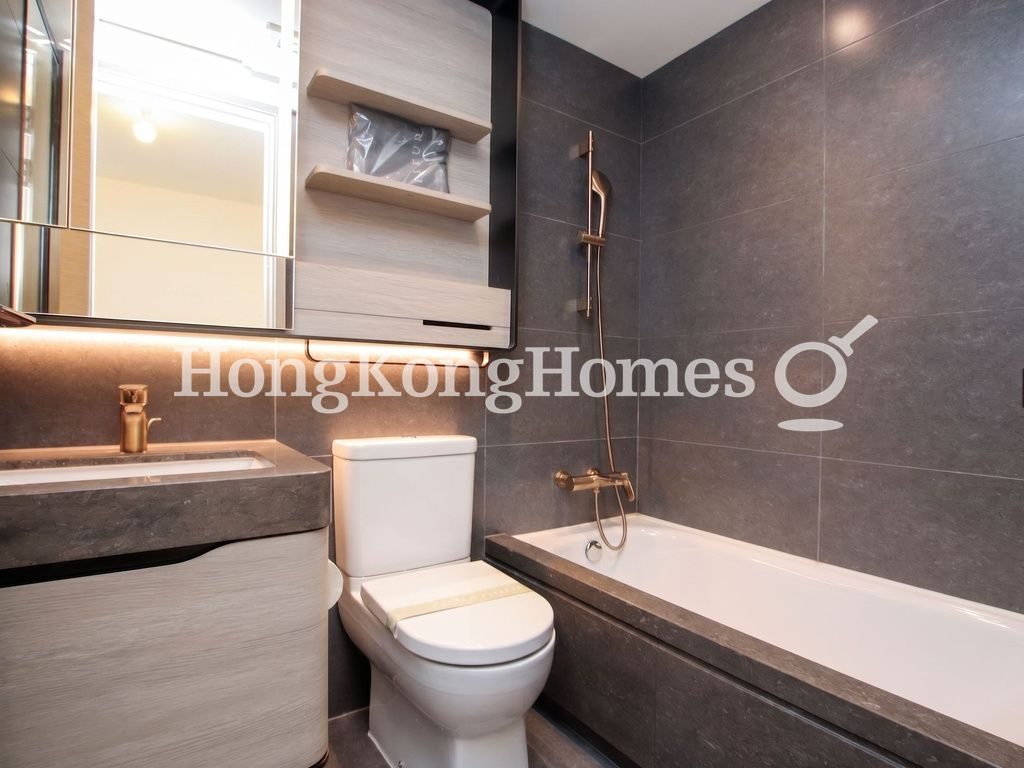 Master Bathroom — 柏蔚山，北角