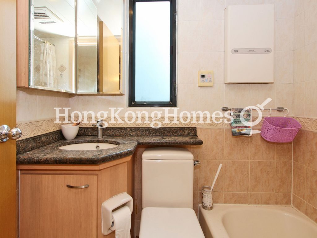 Guest Bathroom — Bellevue Place, Sheung Wan