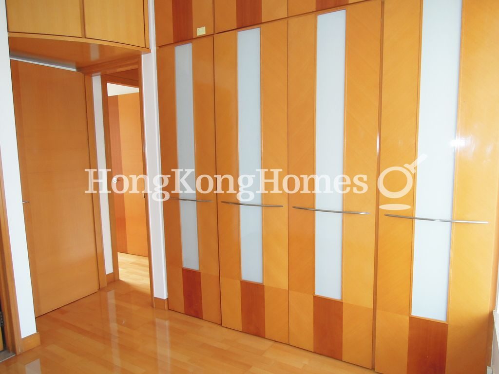 Built-in Wardrobe in Master Bedroom — 逸濤灣 - 03座, 秋盈軒，筲箕灣