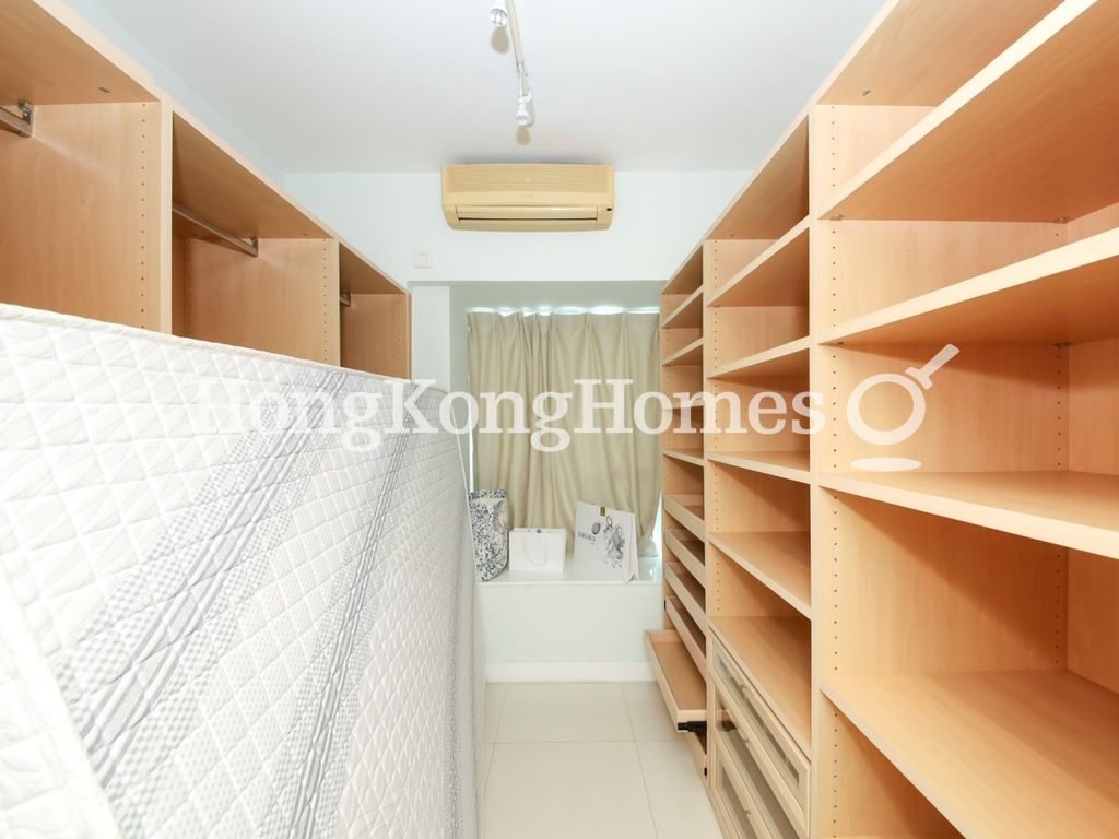 Walk-in Closest in Master Bedroom — Royal Court, Mid-levels Central