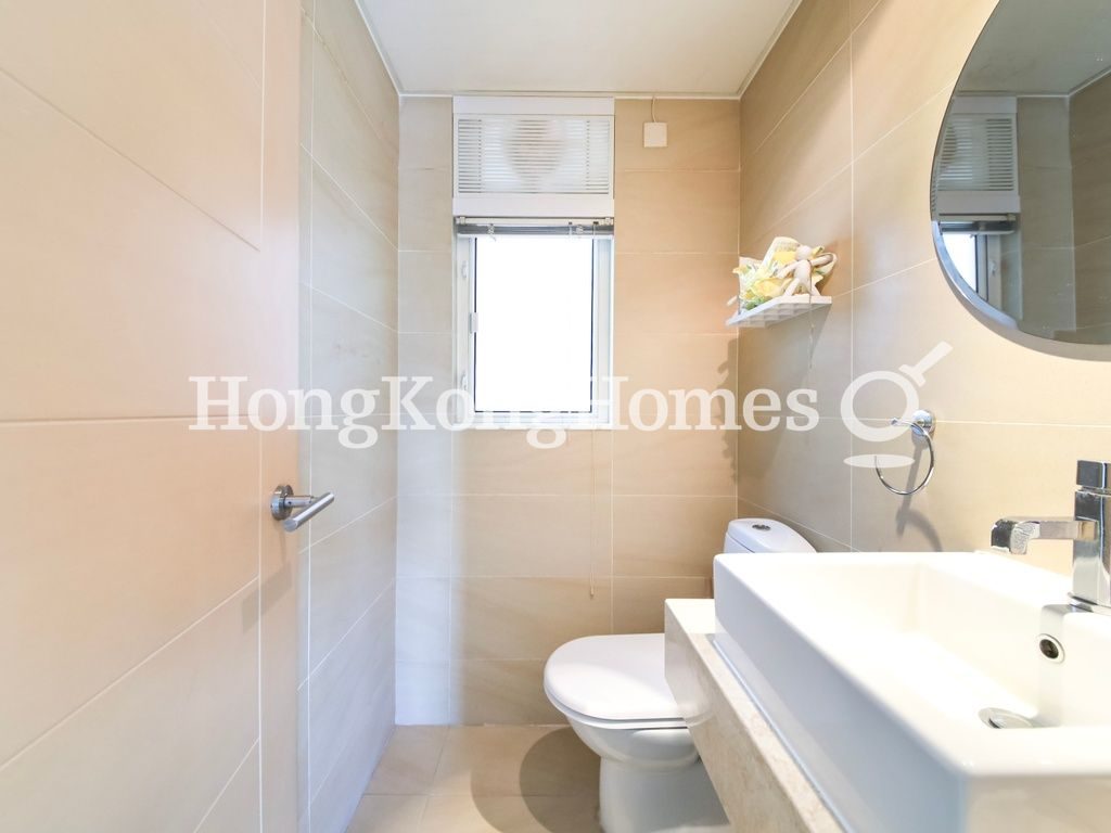 Guest Bathroom — Royal Court, Mid-levels Central