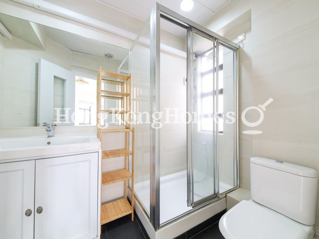 Master Bathroom — 金輝園，跑馬地