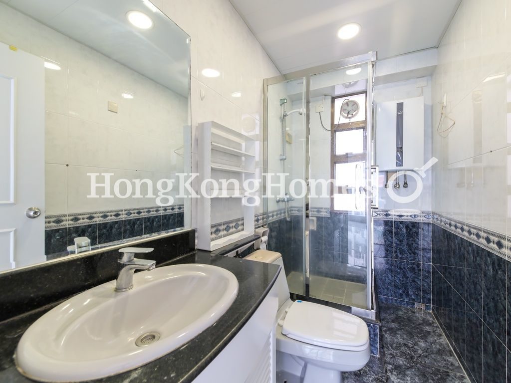 Guest Bathroom — 金輝園，跑馬地
