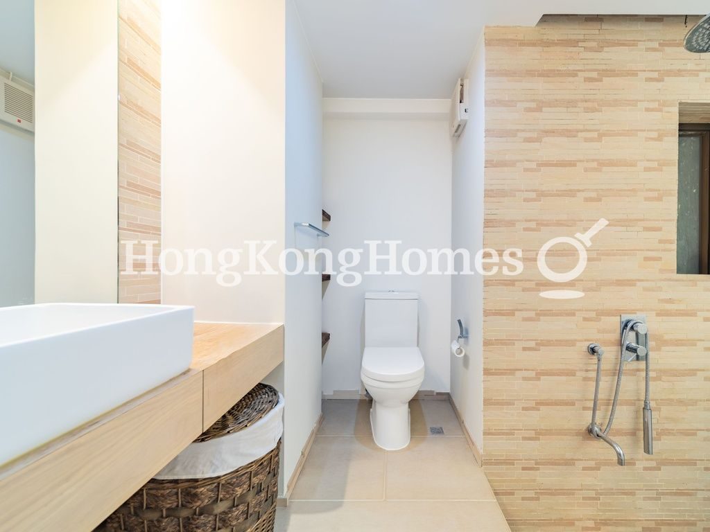 Master Bathroom — 山村台35 -41號，跑馬地