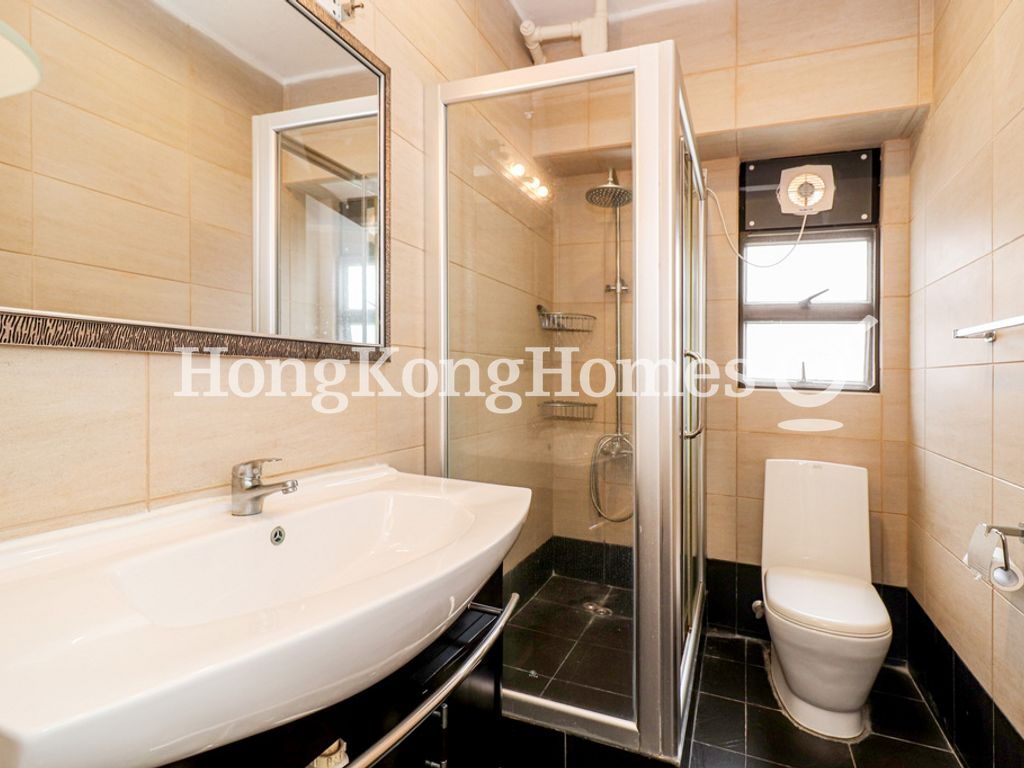 Guest Bathroom — Dragonview Court, Mid-levels West