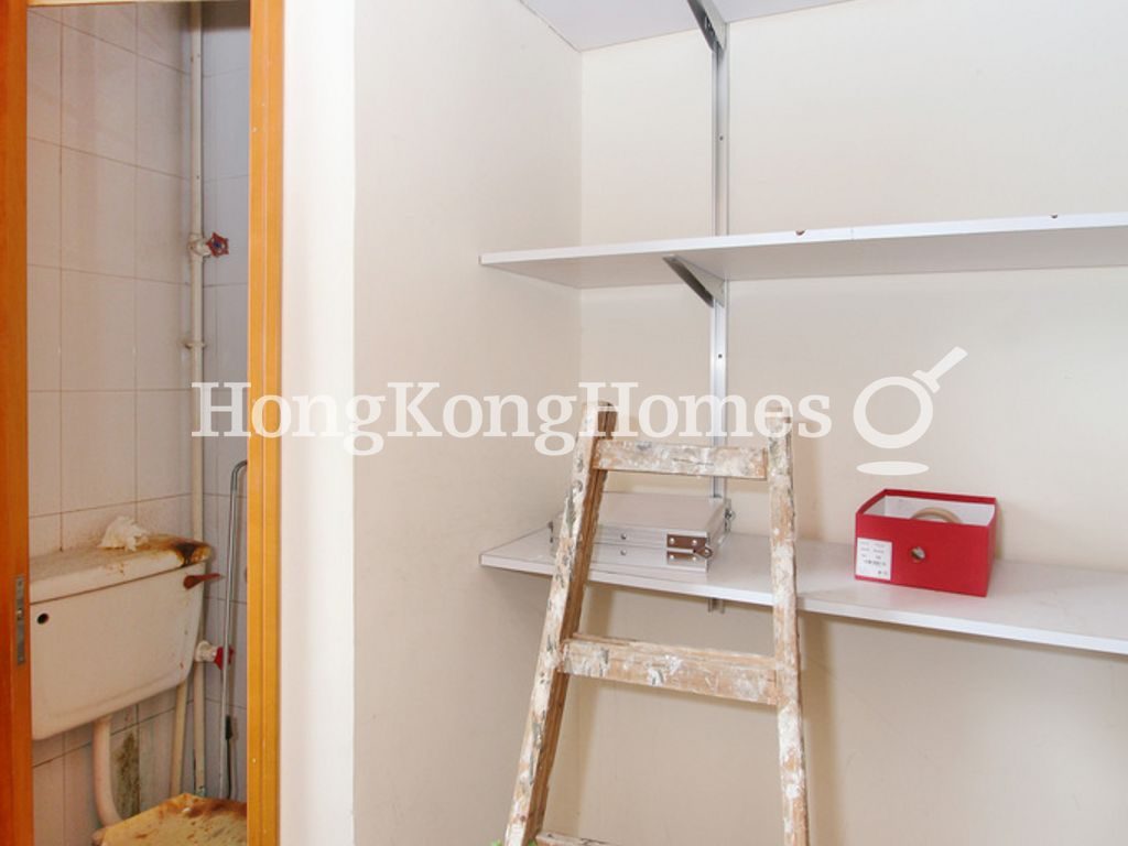 Maid's Room and Bathroom — 逸濤灣 - 01座, 春瑤軒，筲箕灣