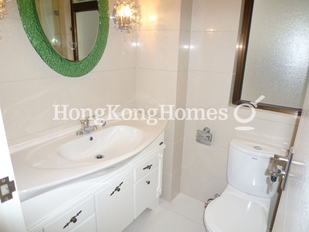 Guest Bathroom — 黃泥涌道77-79 號，跑馬地
