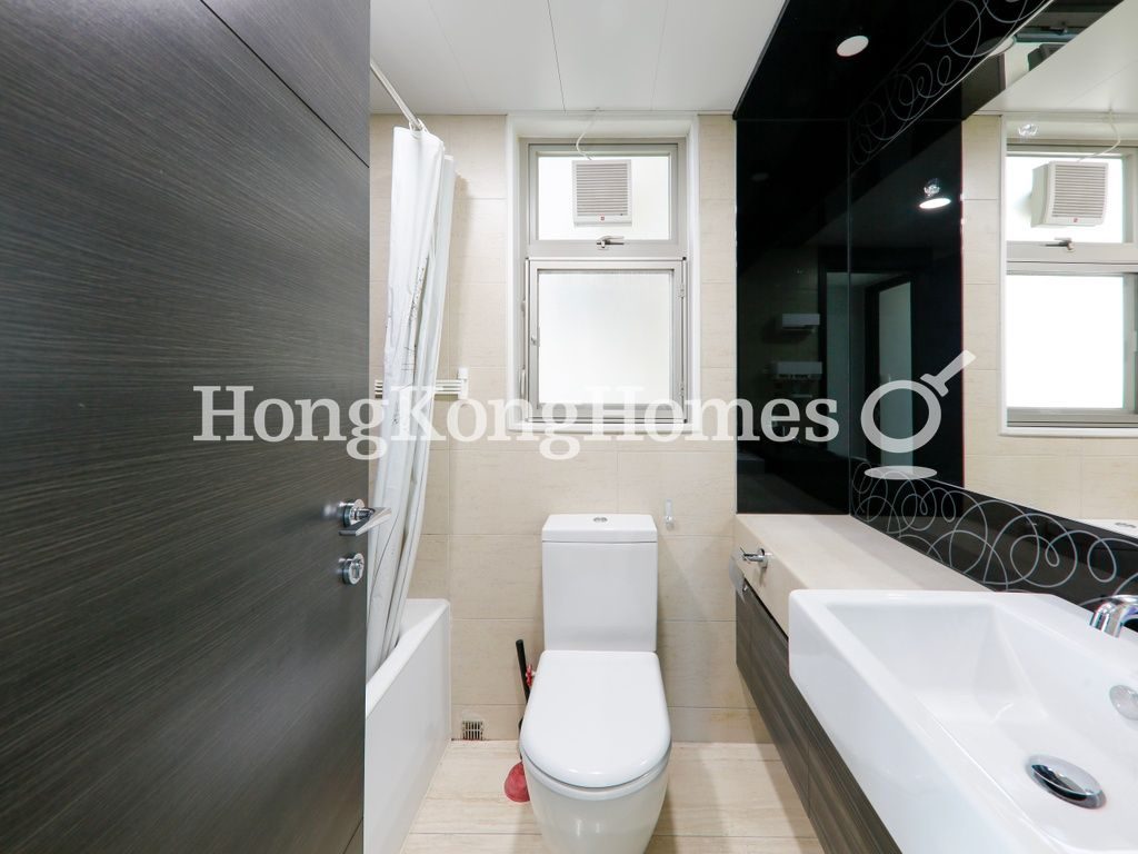 Guest Bathroom — Centre Place, Sai Ying Pun