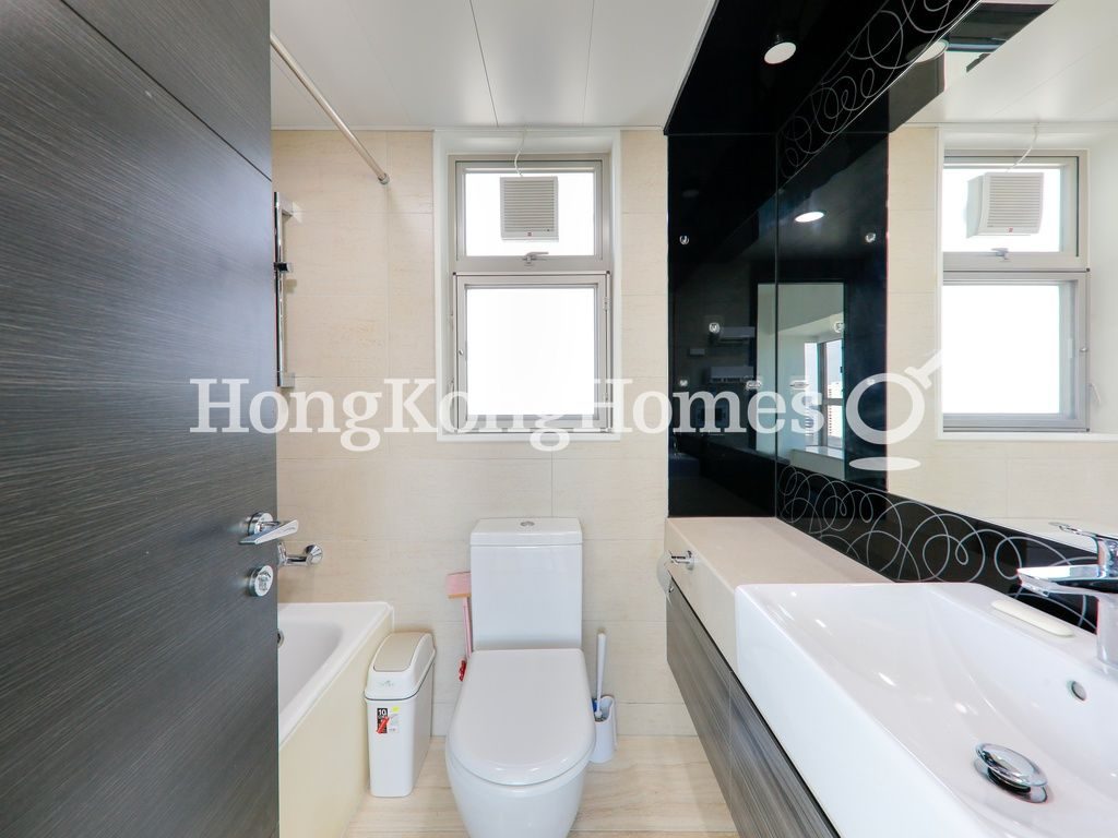 Master Bathroom — Centre Place, Sai Ying Pun