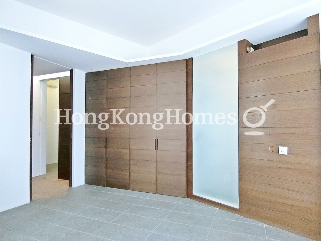 Built-in Wardrobe in Master Bedroom — 富威閣，跑馬地