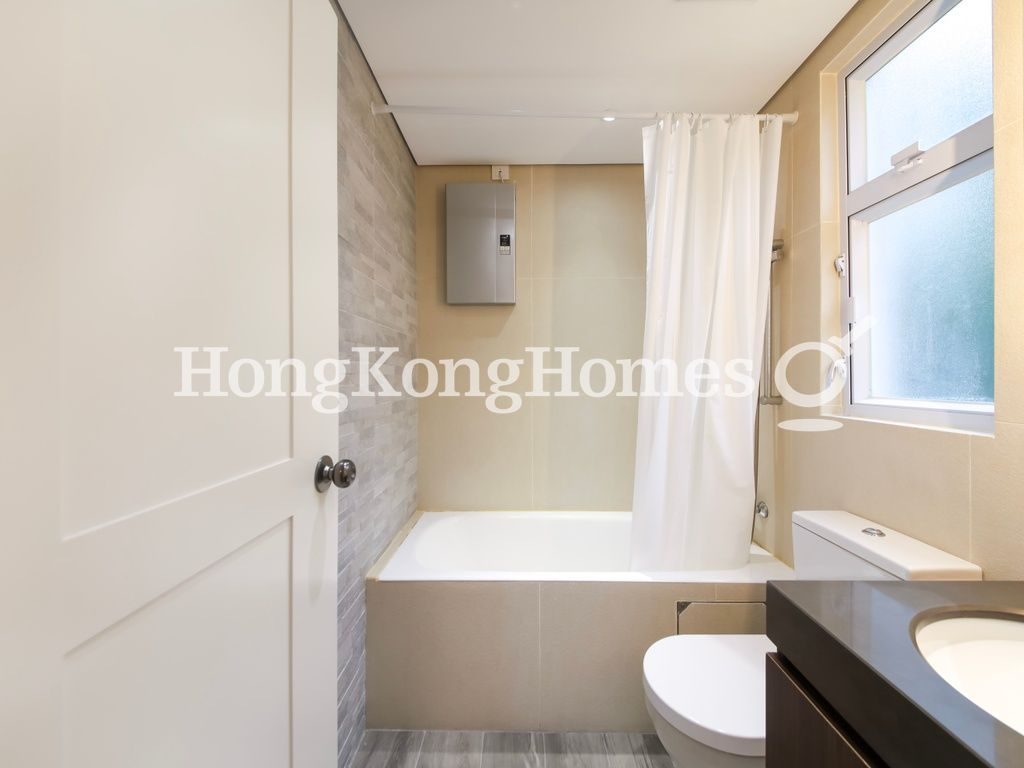 Master Bathroom — 景翠園，西半山