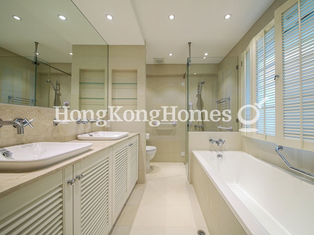 Master Bathroom — 錦輝大廈，中半山