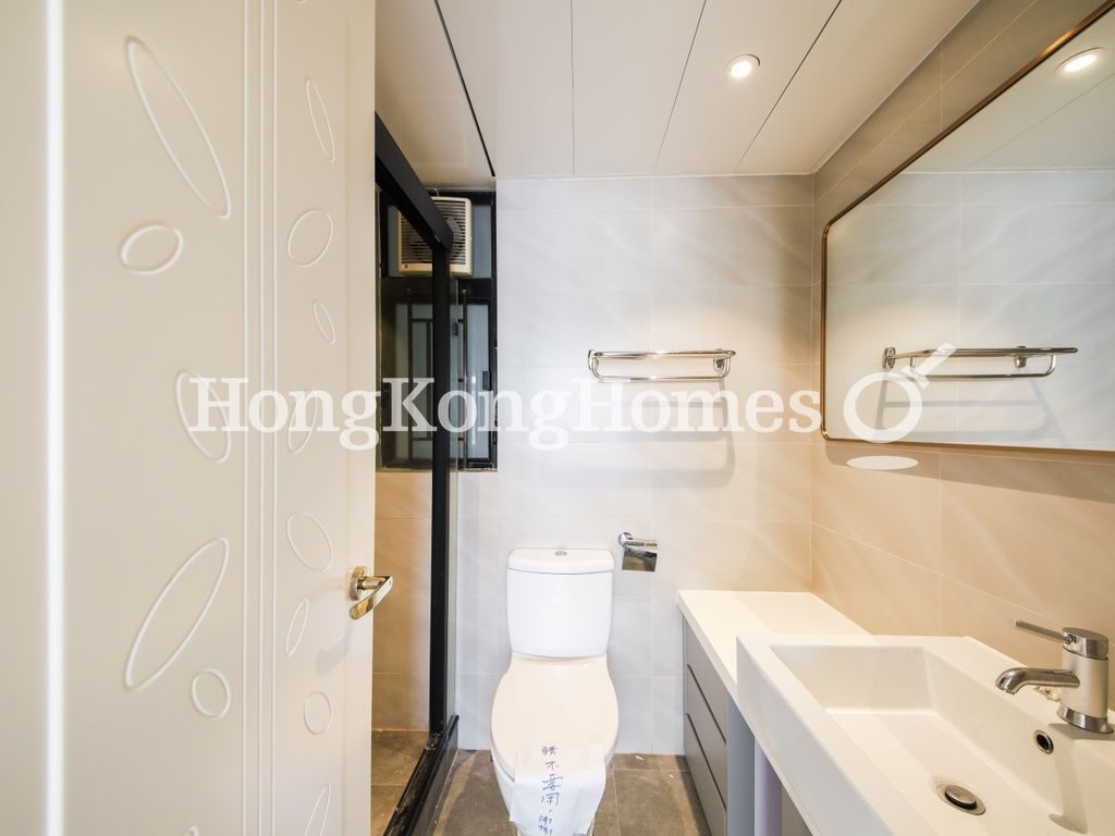 Master Bathroom — La Vogue Court, Happy Valley