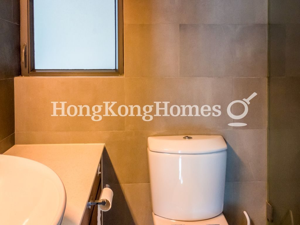 Master Bathroom — 輝煌豪園，西半山