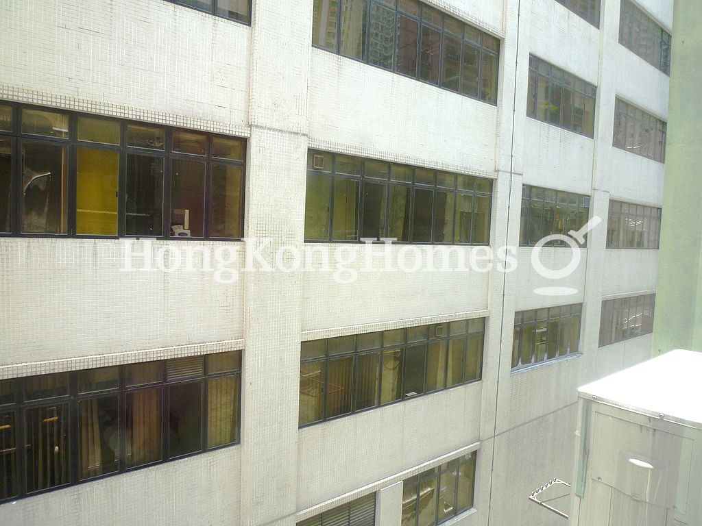 View from Living & Dining Room — 太子臺 9 號，西半山